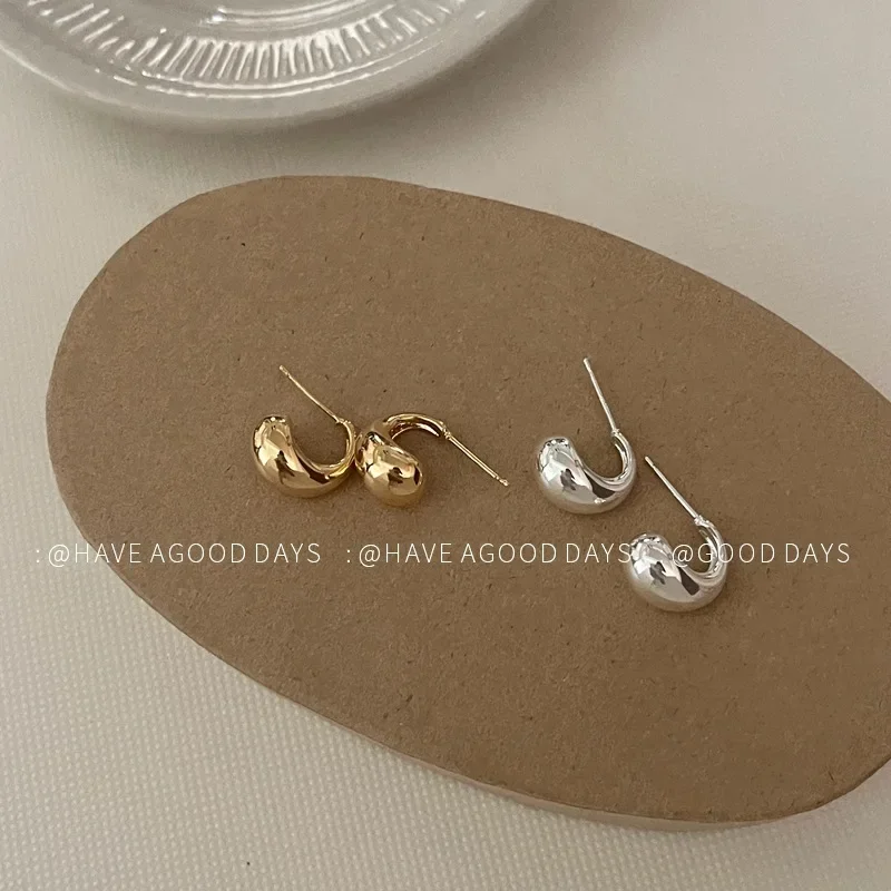 Geometric universal fashionable earrings, simple and elegant design, high-quality style, light luxury style, silver 925 sample