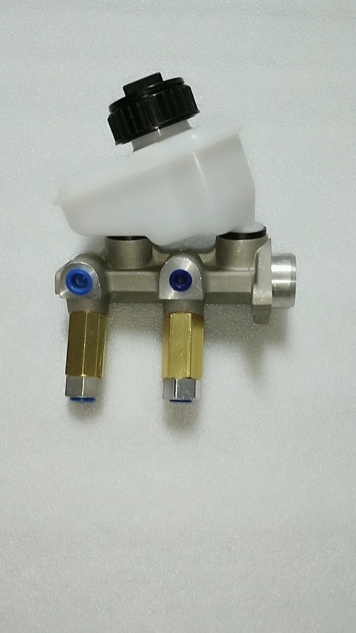 Auto Hydraulic Systems Iron Master Cylinder Brake Pump Oem472011a330