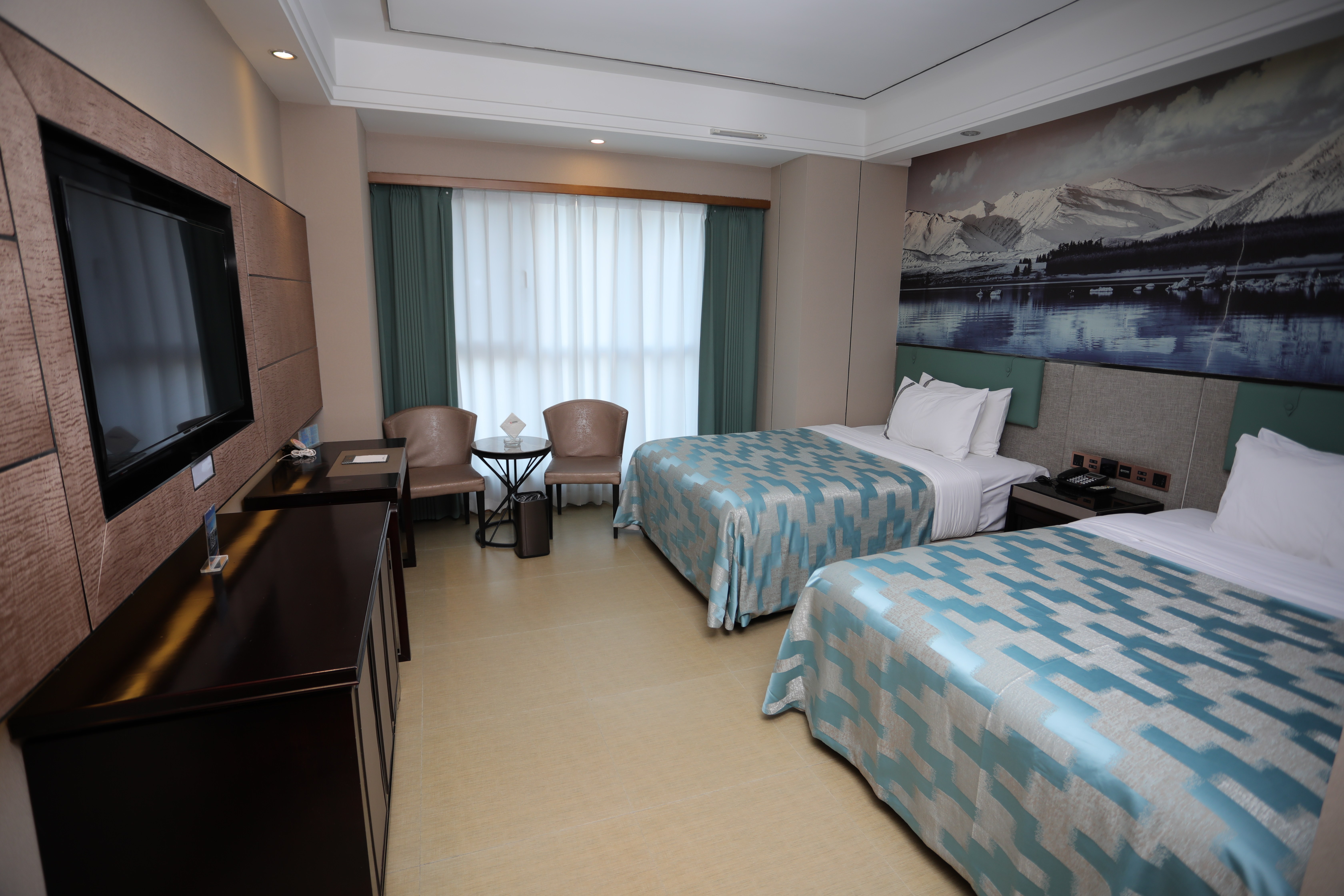 青海万伦商务酒店单人间在西宁城中区到底如何？2025年智能化体验深度评测