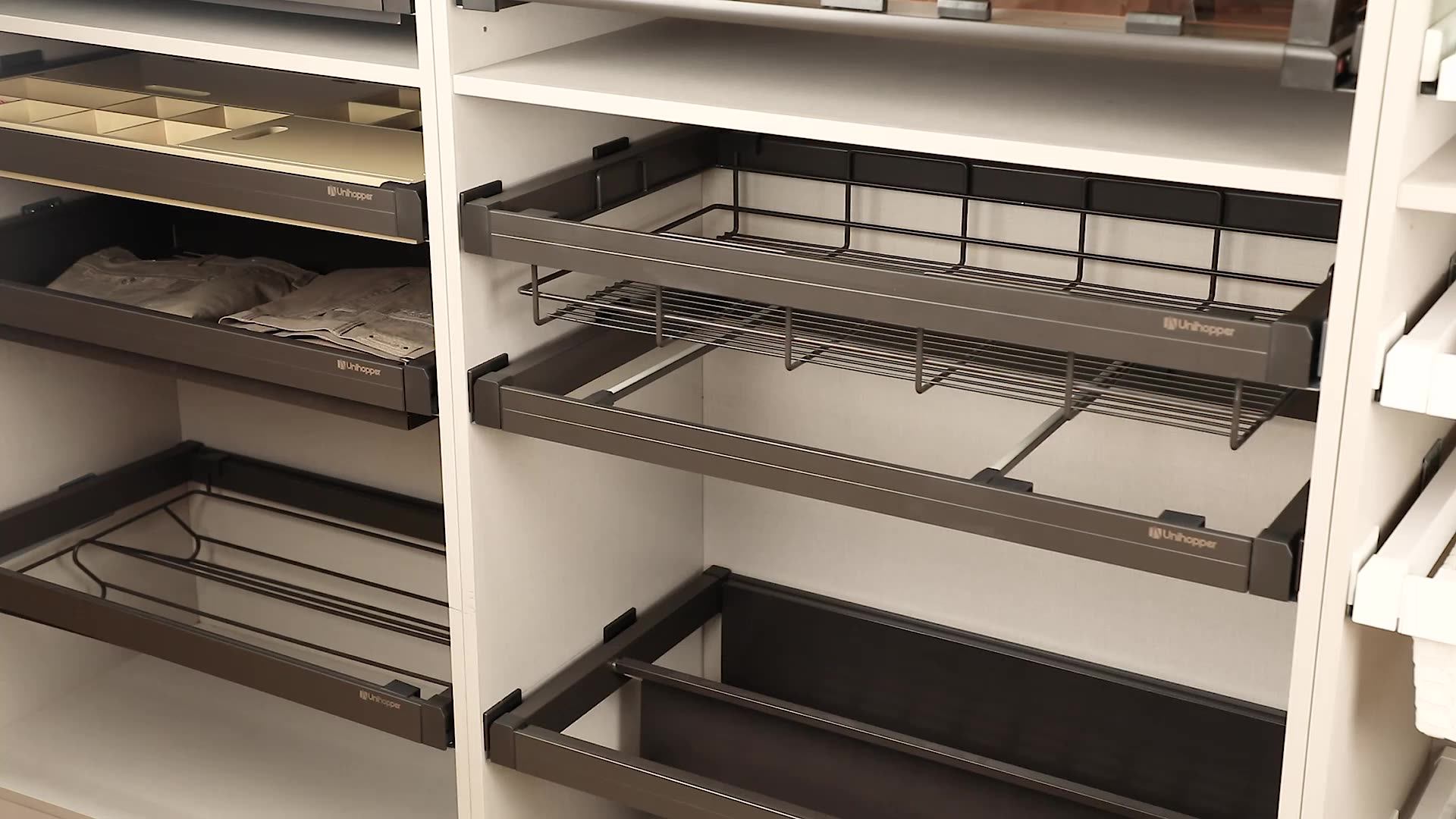 High Quality Wardrobe Accessory Soft Closing Pull Out Sliding Storage