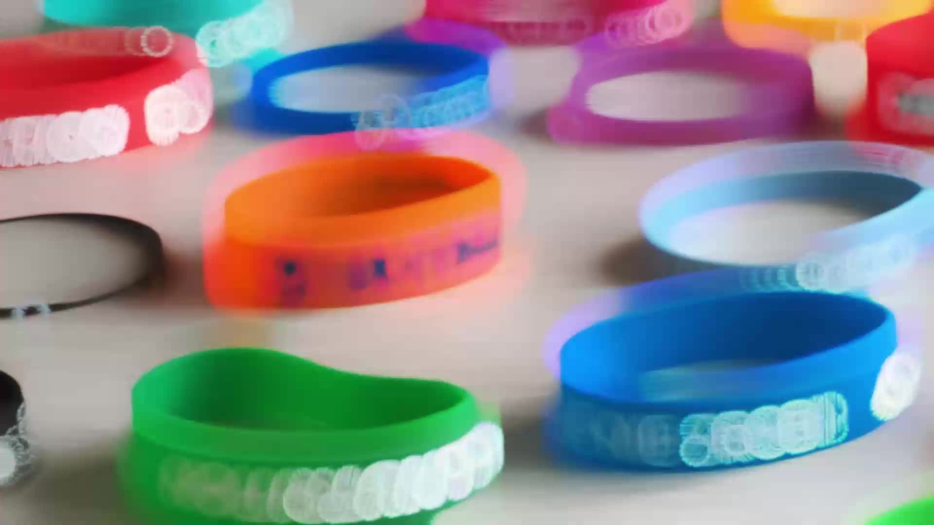 Cheap Custom Logo Dark Silicone Glowing Bracelet Color Size Glow