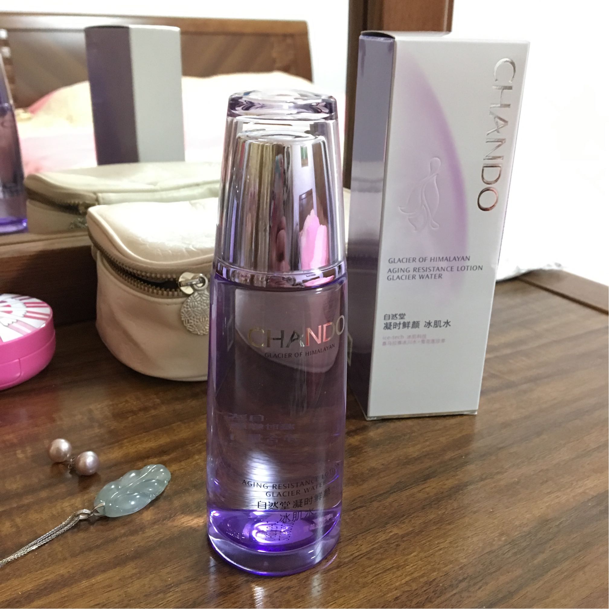 自然堂专卖店—凝时鲜颜冰肌水吸收的很快，很滋润!