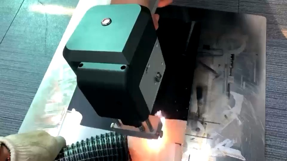 Pulse Fiber Mini Laser Cleaning Machine For Removal Metal Paint Rust