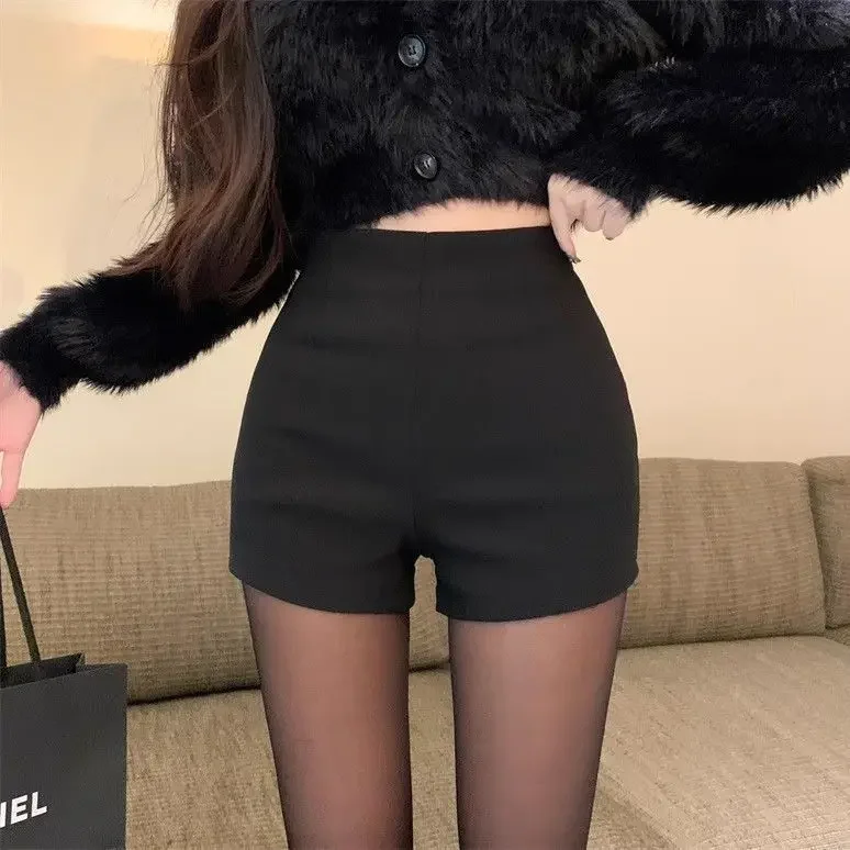 High-waist shorts for teenagers, black elastic fleece-lined base shorts, cozy winter style
