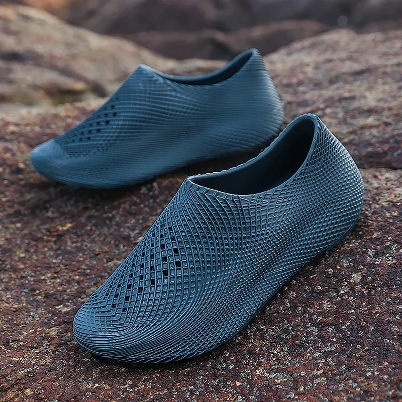 Men's Shoes Outdoor Summer New Thick-soled Breathable Sea-driving Shoes Red Foot Skin-sticking Non-slip Beach Wading Shoes for Men
