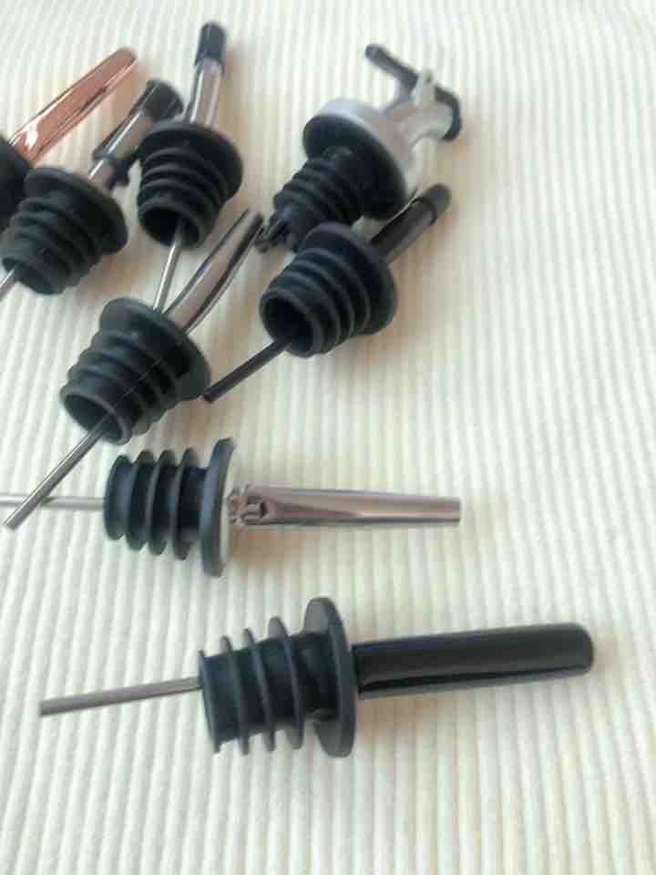 Shoot 1 hair 4 stainless steel wine bottles wine pourer Oil stopper Wine mouth Wine stopper wine dispenser