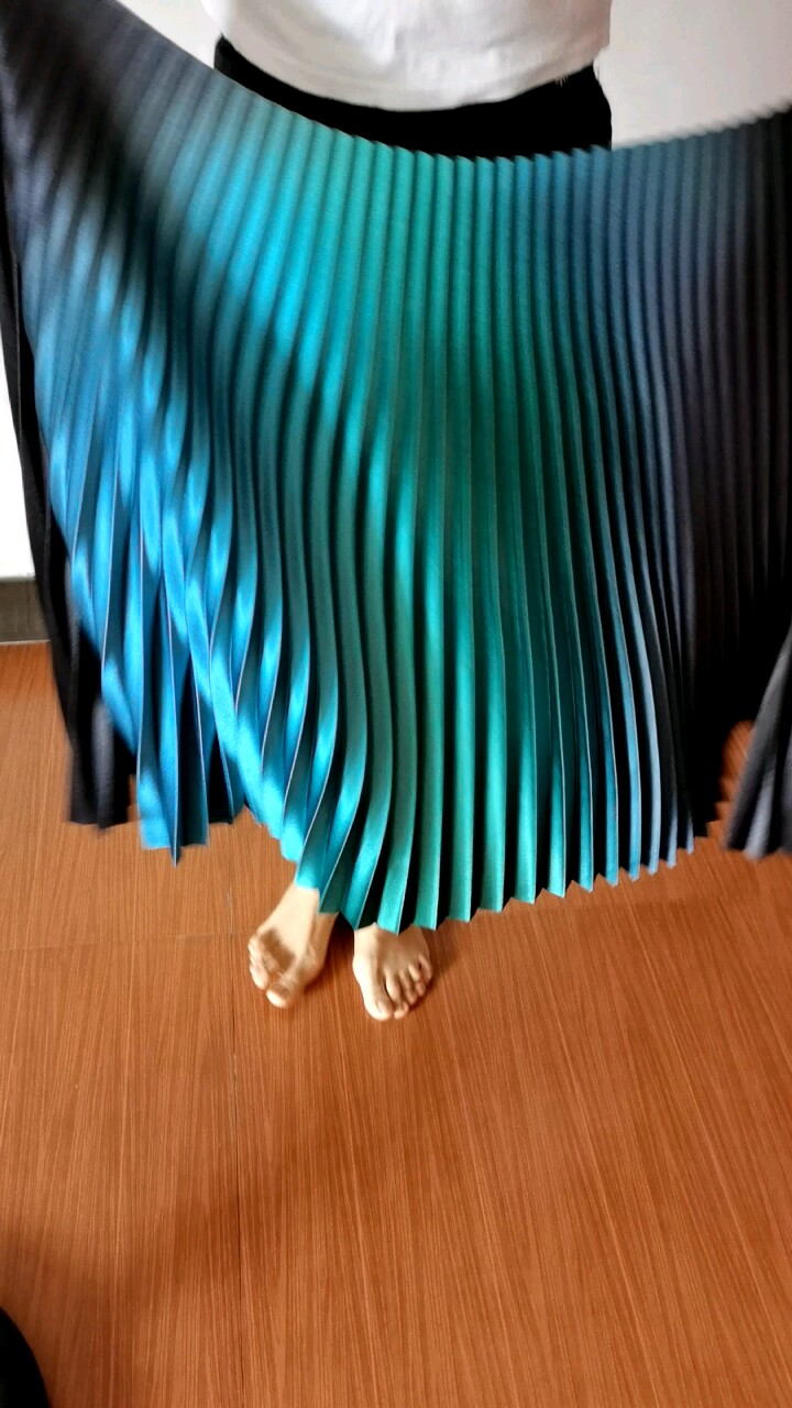 Designed Satin Gradual Changing Digital Printed Pleated Skirt Fabrics