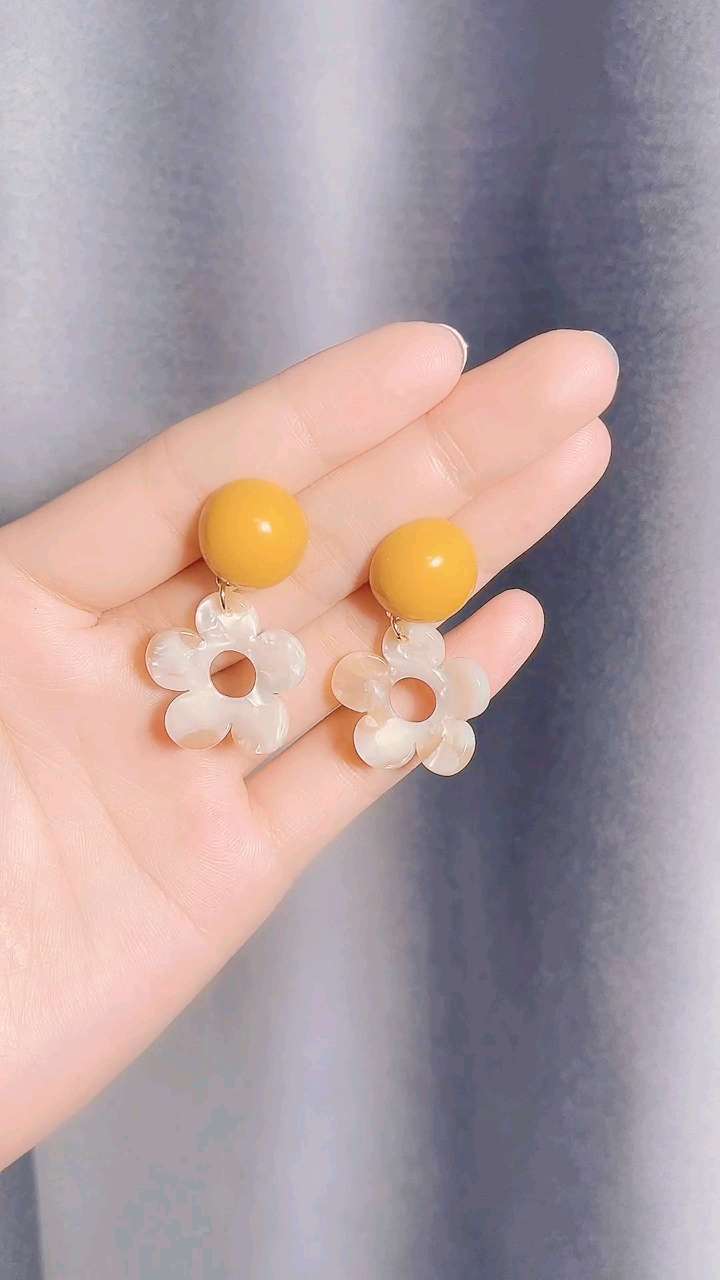 银芭桑花朵耳环真正让穿搭瞬间温柔了✨