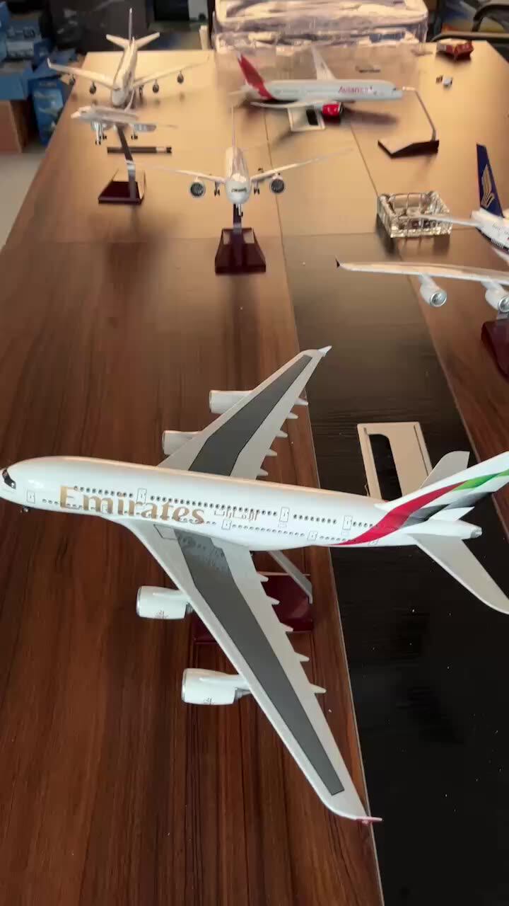 ギフト & クラフトLED点滅充電式スケール1:160 46cmA380エミレーツ航空