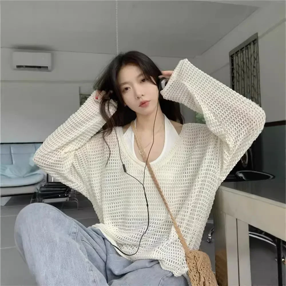 Hollowed V-neck long-sleeved T-shirt women's spring 2025 new loose lazy style outerwear blouses fashion