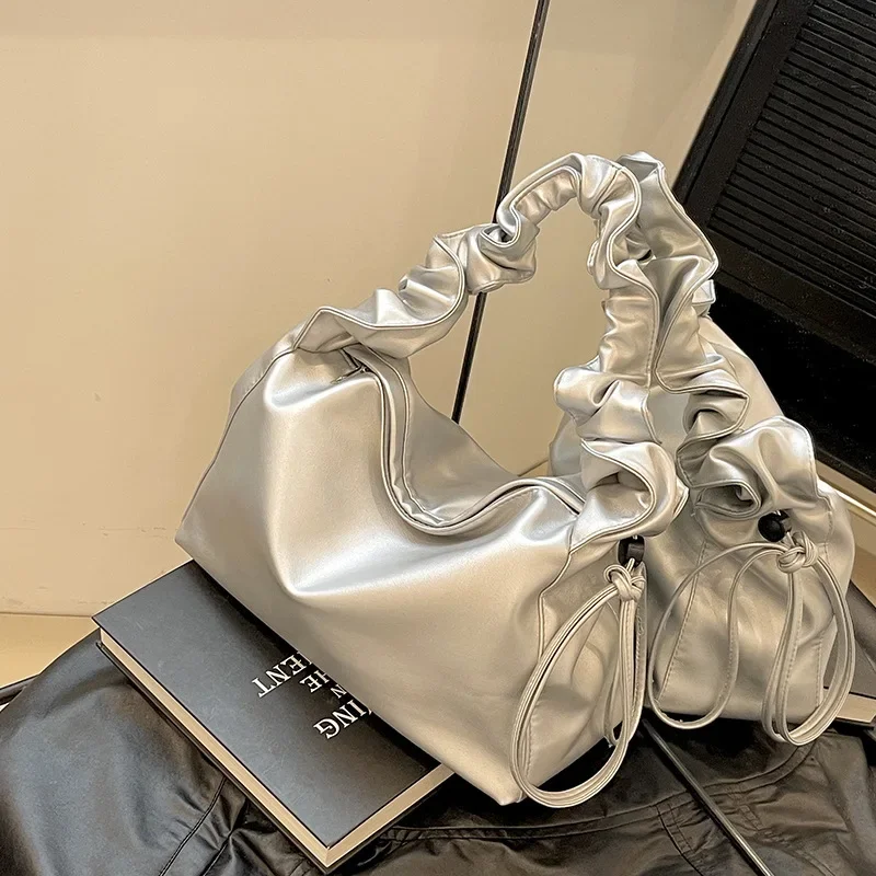Retro large-capacity bag for women in the spring new Korean version of niche wrinkled dumpling bag fashionable shoulder bag