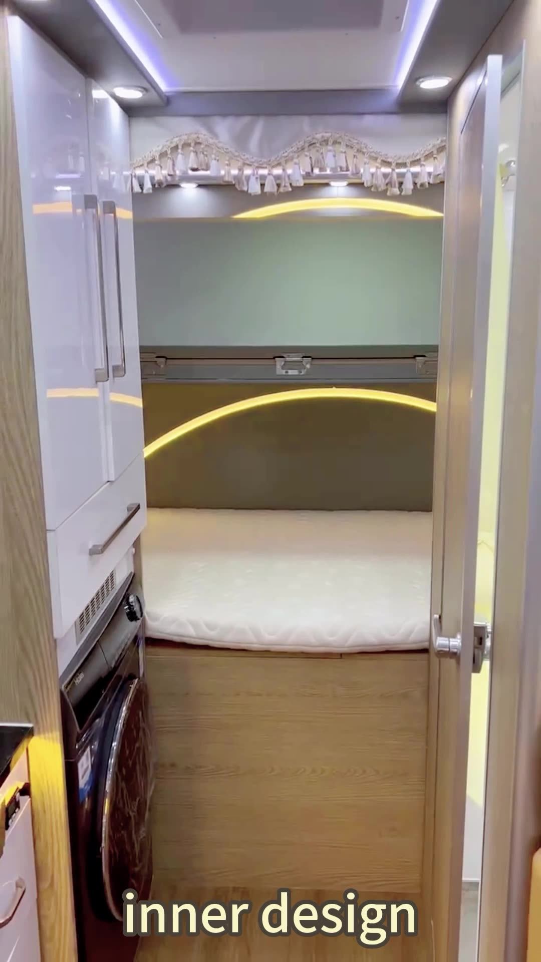 China Motorhomes Campervans 6 Seats Two Beds Automatic Gearbox For