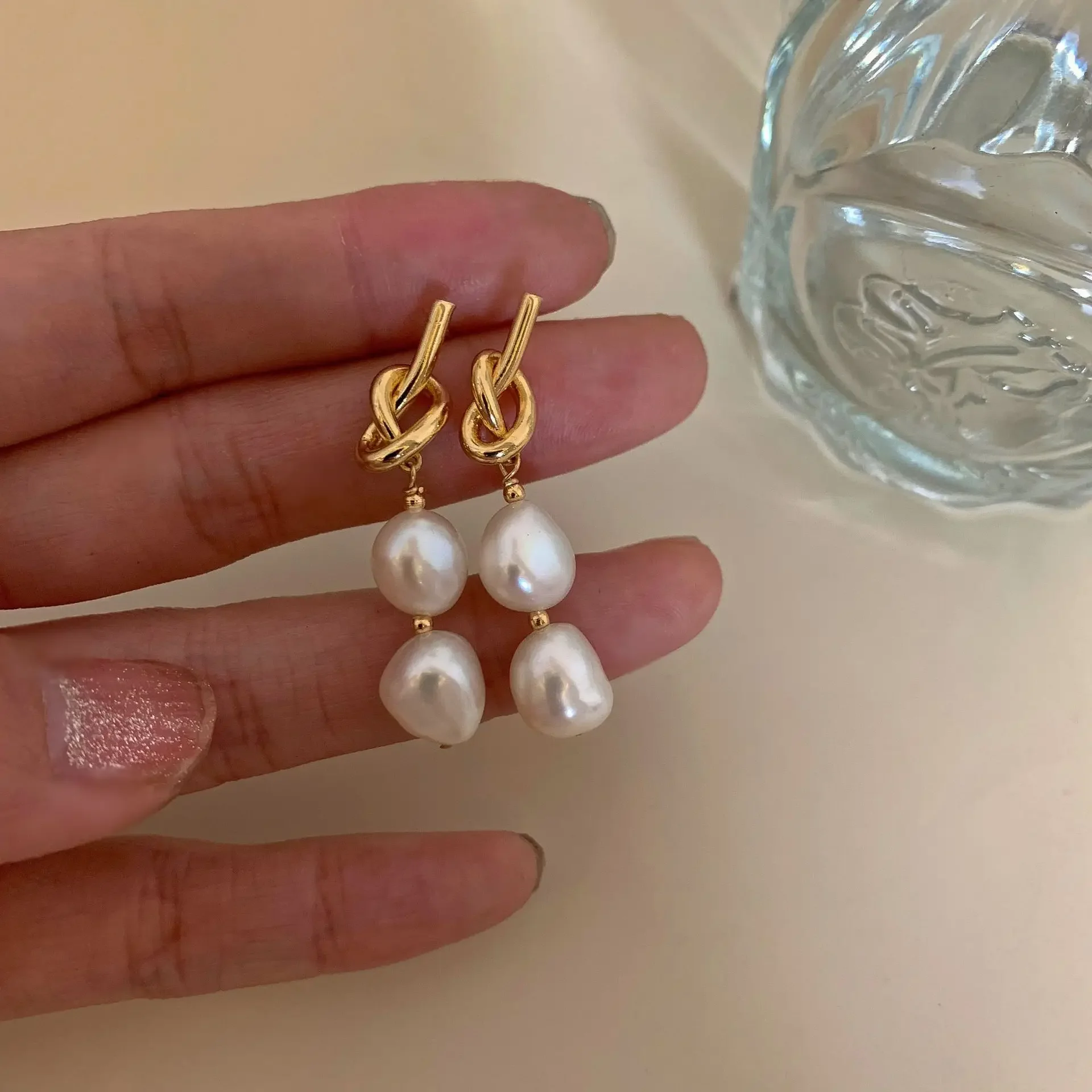 Brand retro long earrings pearl