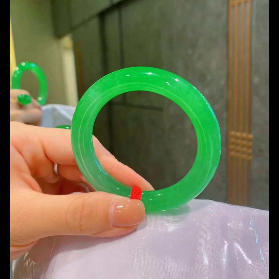 戴翡翠镯子被夸了30次是什么体验✨