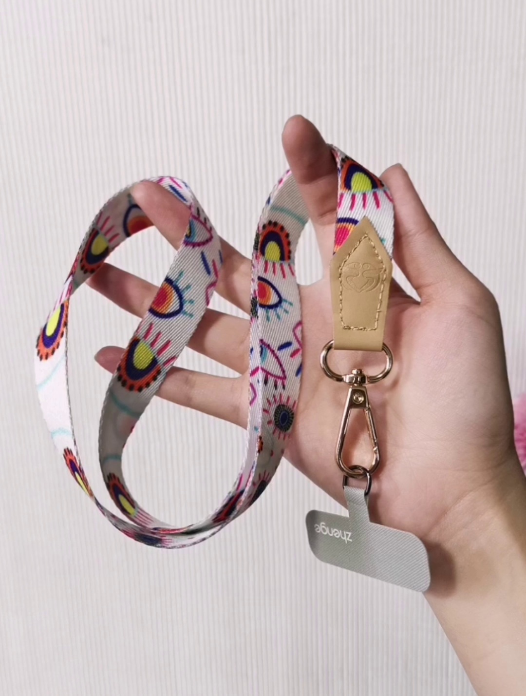 23.8块买个“文明纹身”戴脖子上。这挂绳我直接跪了。