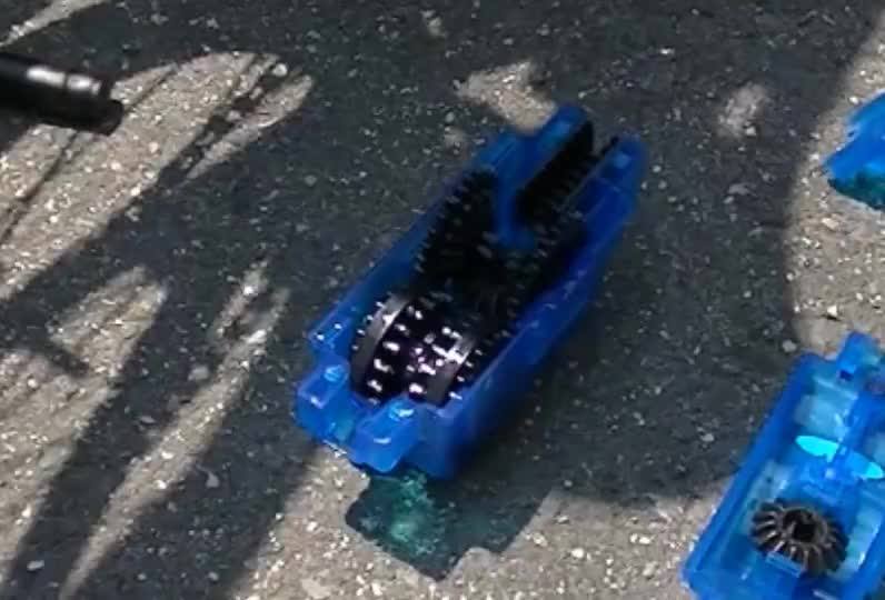 bike chain cleaning device