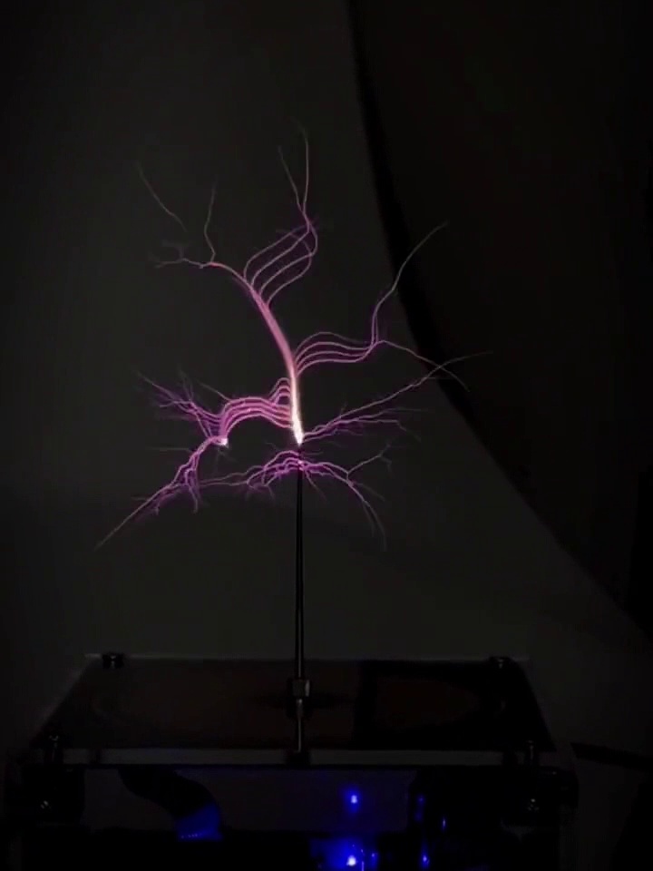 史上最强掌中闪电。史塔克音乐特斯拉线圈、智可以机蓝牙连接，创意科学实验等你来挑战。⚡