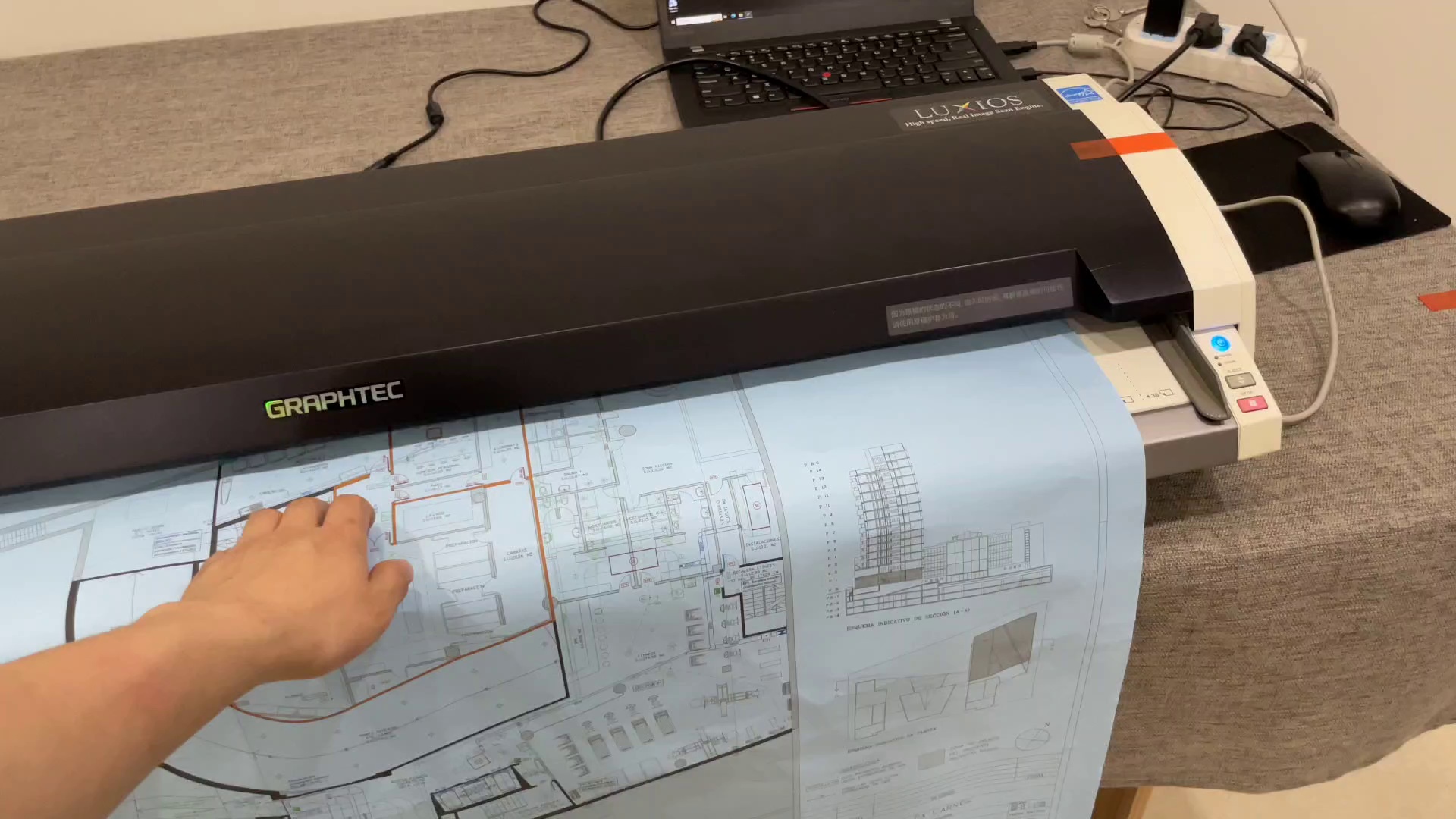 这二手扫描仪竟比新机还猛。A0蓝图秒扫不卡顿，打工人哭了