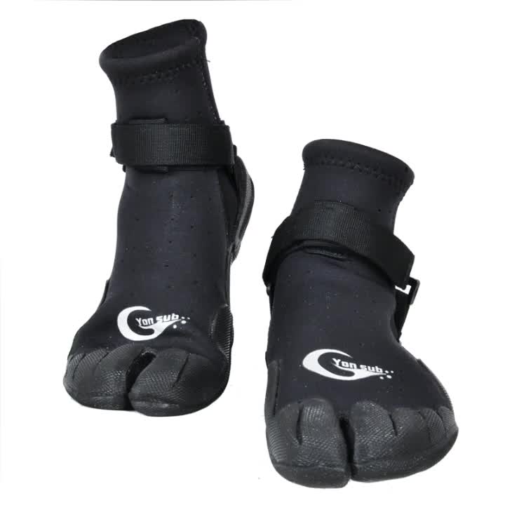 rubber shoes with toes
