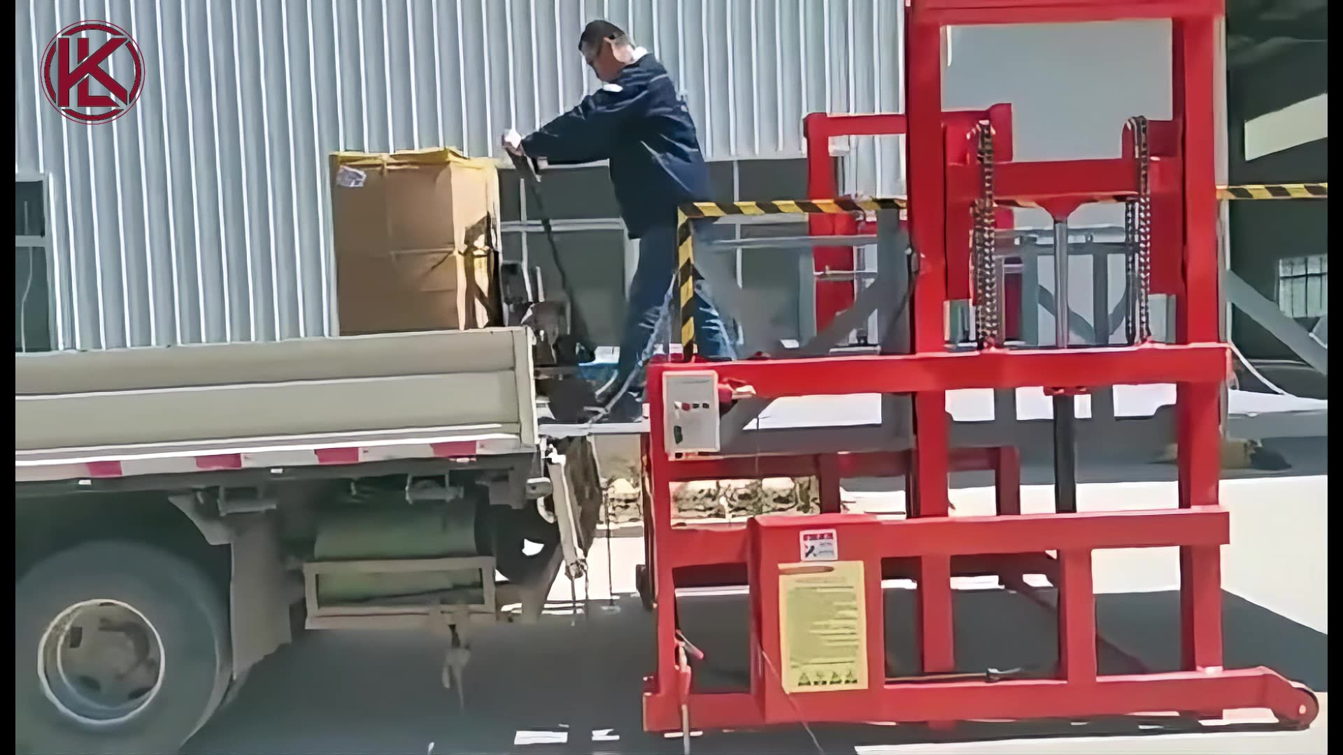 Iso9001standard Hydraulic 2 Ton For Warehouse Terminal Container ...