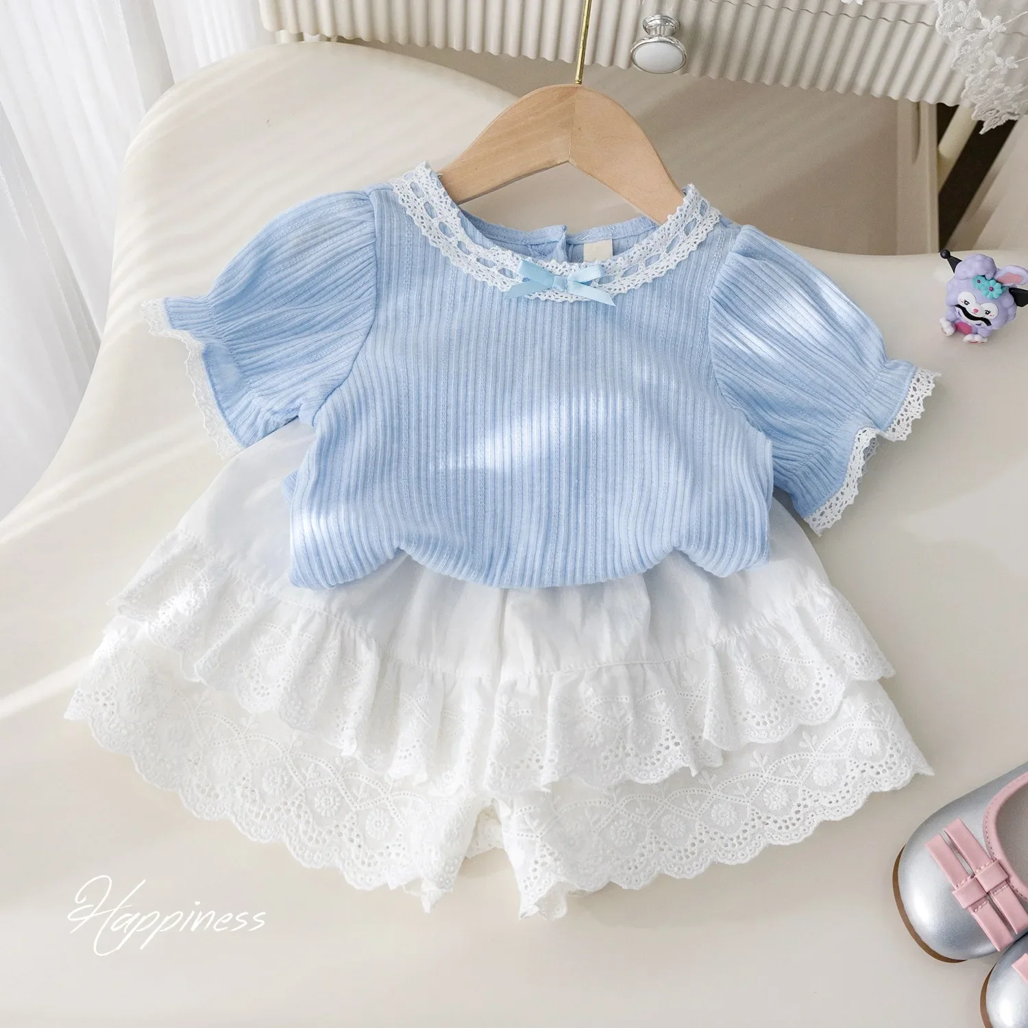 Korean version of girls suit summer new fashionable and fashionable lace short-sleeved T-shirt heavy-duty jacquard pants skirt two-piece set