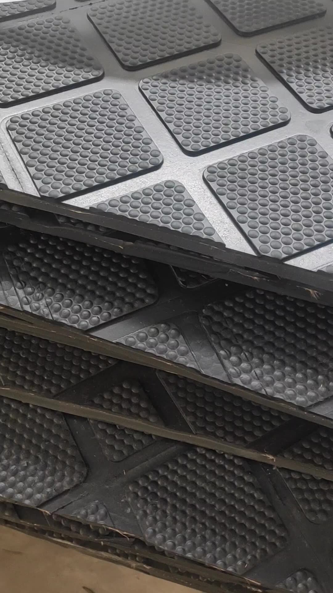 Anti Slip Fabric Reinforced Reclaimed Rubber Cow Mat Rubber For Dairy