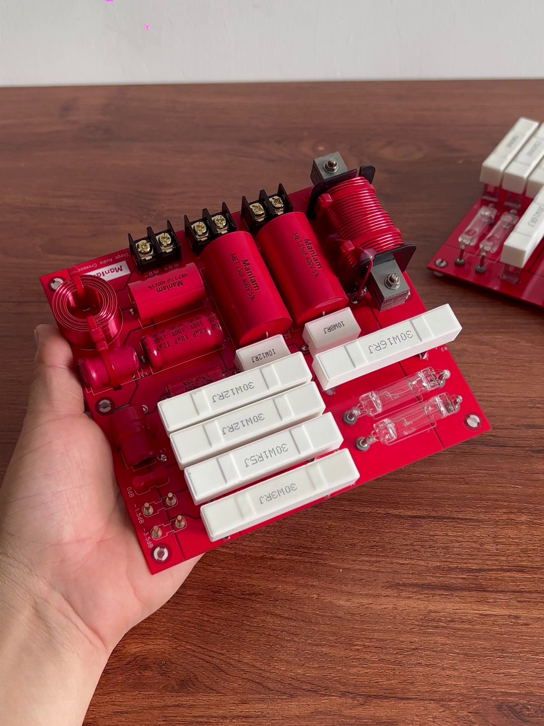 音箱发烧友必看。专业舞台音箱分频器高低音二分频，让你的10/12/15寸号角音箱炸裂一切场