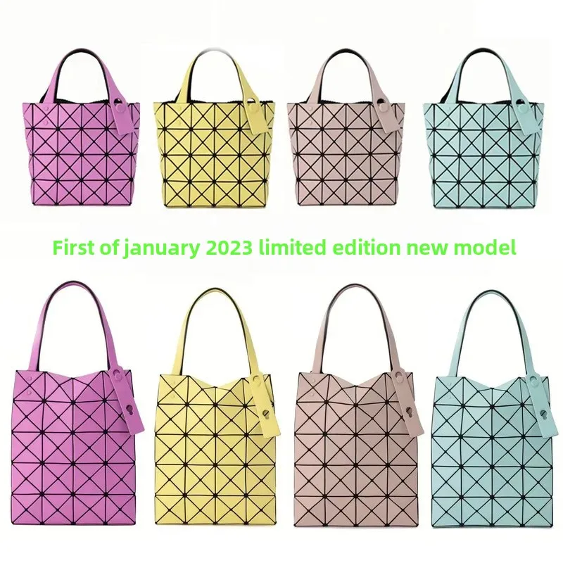 Japanese quality small handheld shoulder bag with diamond pattern