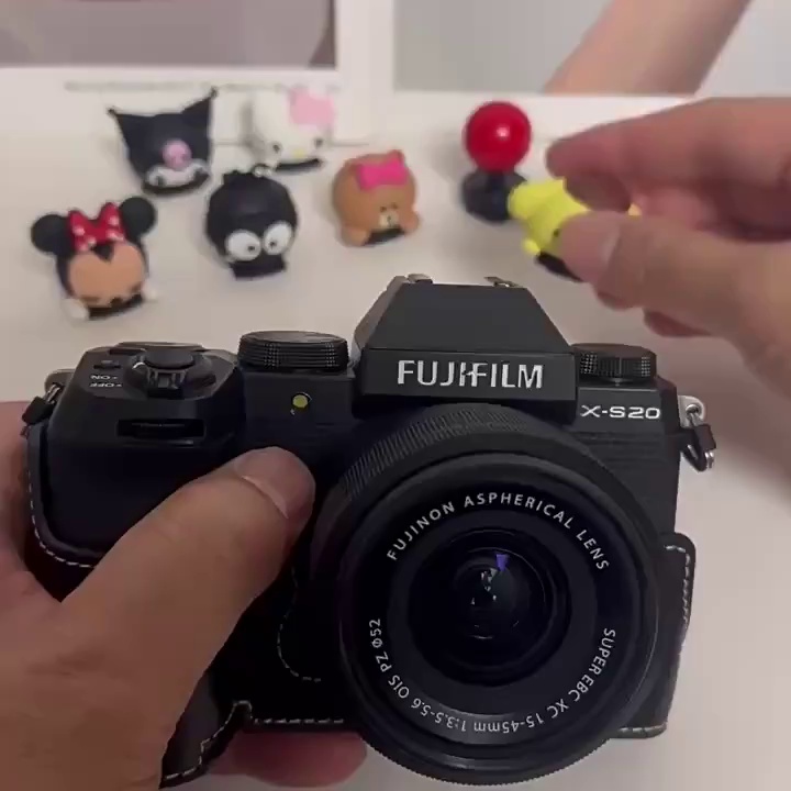 热靴盖丢了算谁的。45块买个“防丢绳+小画家Molly”真不香。