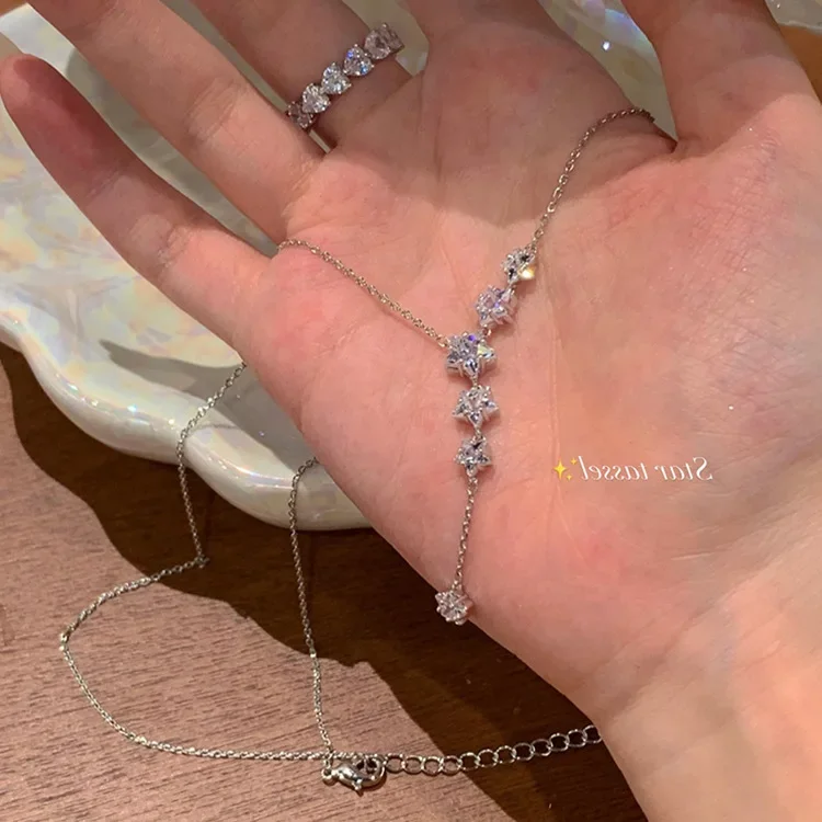 Design necklace with zircon