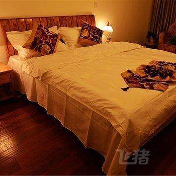 Dali Guoshan Listen to Sea Building Boutique Inn Simple Big Bed