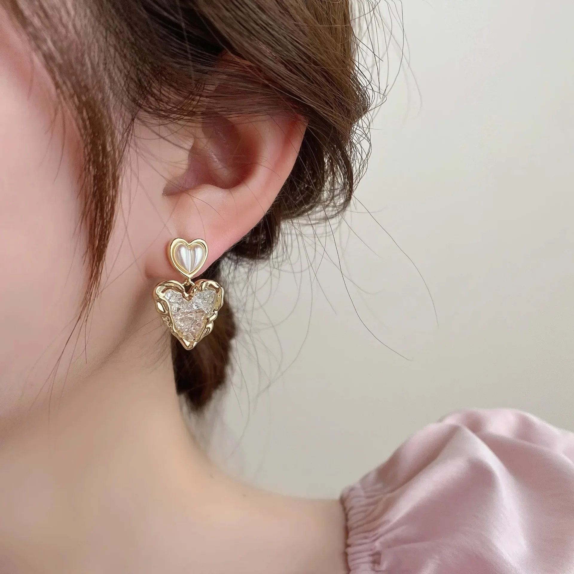 Cute small design earrings, gradient, high-end, light luxury style