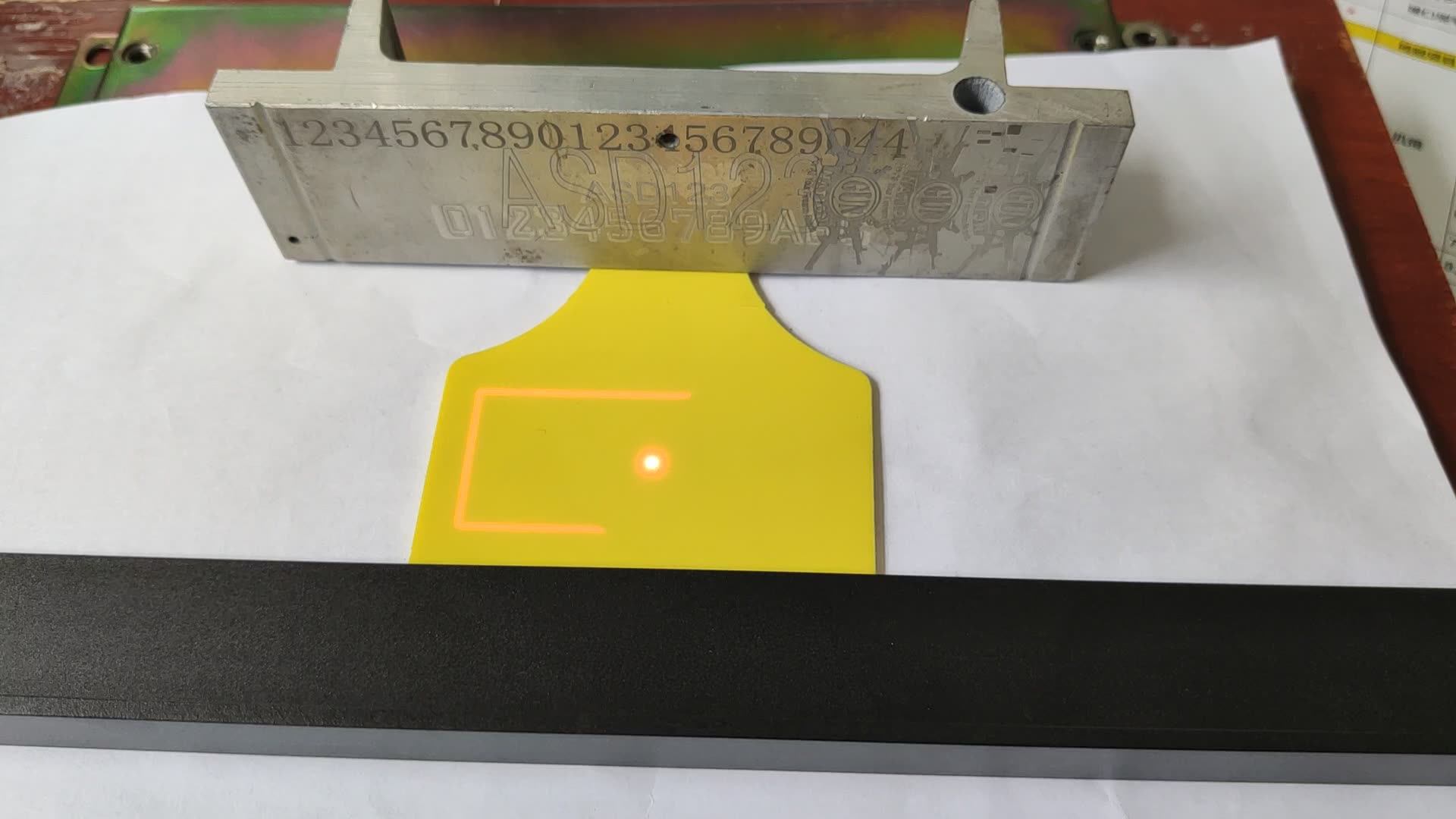 Animal Cattle Ear Tag Printer 20w Laser Fiber Marking Machine 30w For