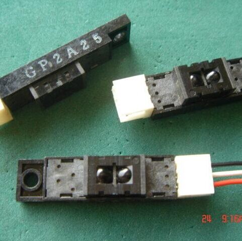 Sharp reflected light electric switch detects black and white paper (opto-eye) GP2A25 5v0-30mm 10 only shot
