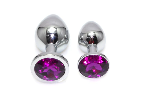 Flash Drill Anal Plug Мужчины и женщины поставляют хризантема на заднем дворе.
