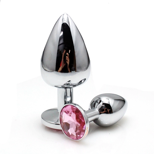 Flash Drill Anal Plug Мужчины и женщины поставляют хризантема на заднем дворе.