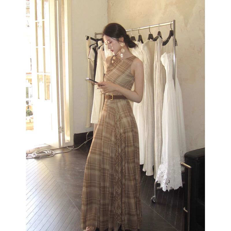 Retro Korean-Style Plaid Sleeveless Vest Dress for Women in Summer, Unique and Beautiful, with a Draping Effect, Waist-Cinching, Slimming, and Long Skirt