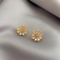 Hong Kong (designer) RVY 2021 New Tide small daisy earrings female advanced earrings light luxury niche