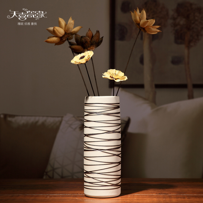 Jingdezhen ceramic vases, three - piece decorations modern creative living room TV cabinet table place flower arrangement