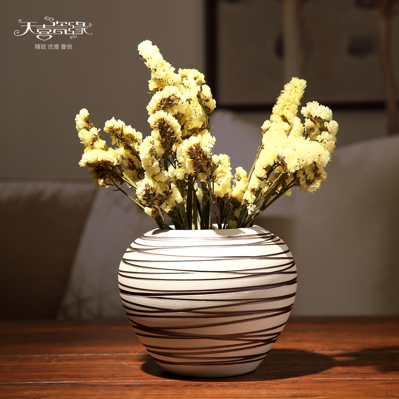 Jingdezhen ceramic vases, three - piece decorations modern creative living room TV cabinet table place flower arrangement