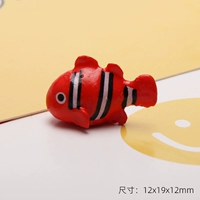 Плавающая рыба клоуна