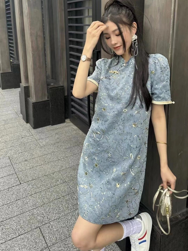 European Station 2024 Summer V+Com New Sparkling Diamond National Style Denim Skirt Slim Short Sleeve Dress Special