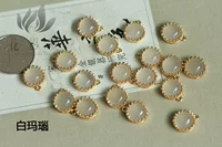 Белый агат с одной дыркой