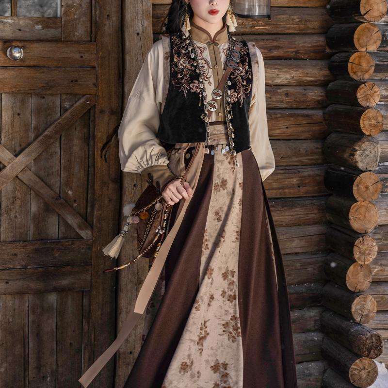 Dreamy Song of the North: Improved Tang-Style Backless Dress with Large Flared Skirt, Embroidered Stand-Up Collar Shirt, Ethnic and Exotic Style Dreamy Song of the North: Improved Tang-Style Backless Dress with Large Flared Skirt, Embroidered Stand-Up Collar Shirt, Ethnic and Exotic Style