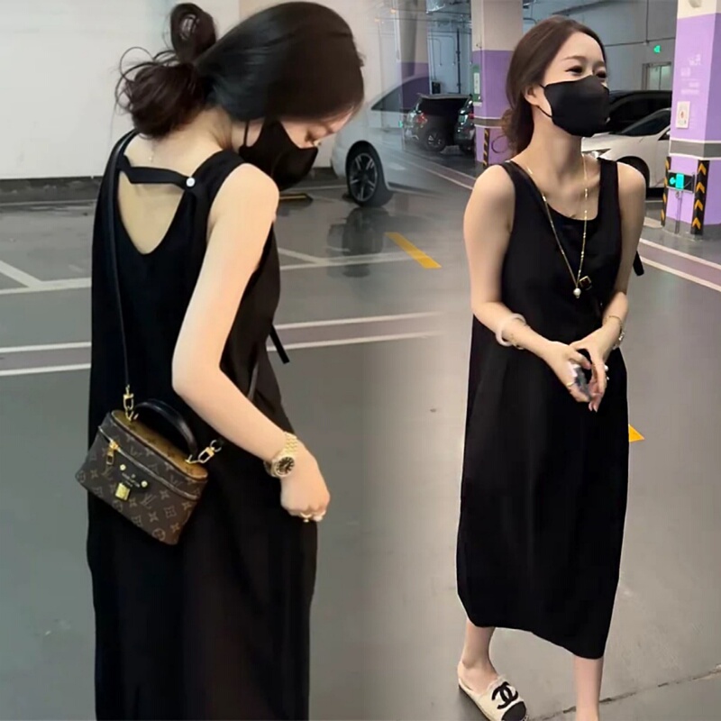 French-Style Black Backless Sleeveless Dress with Pocket Design, New Summer Vacation Style, Loose and Slimming Long Dress