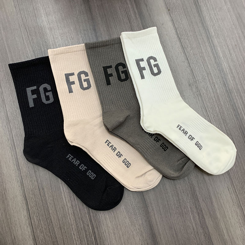 FOG FEAR OF GOD MAIN LINE FG LETTER RICH SOCKS LONG BARREL COTTON SOCKS HIGH STREET MEN AND WOMEN COUPLE 100 HITCH