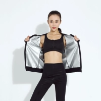 Толстовка с капюшоном, черный бюстгалтер, штаны