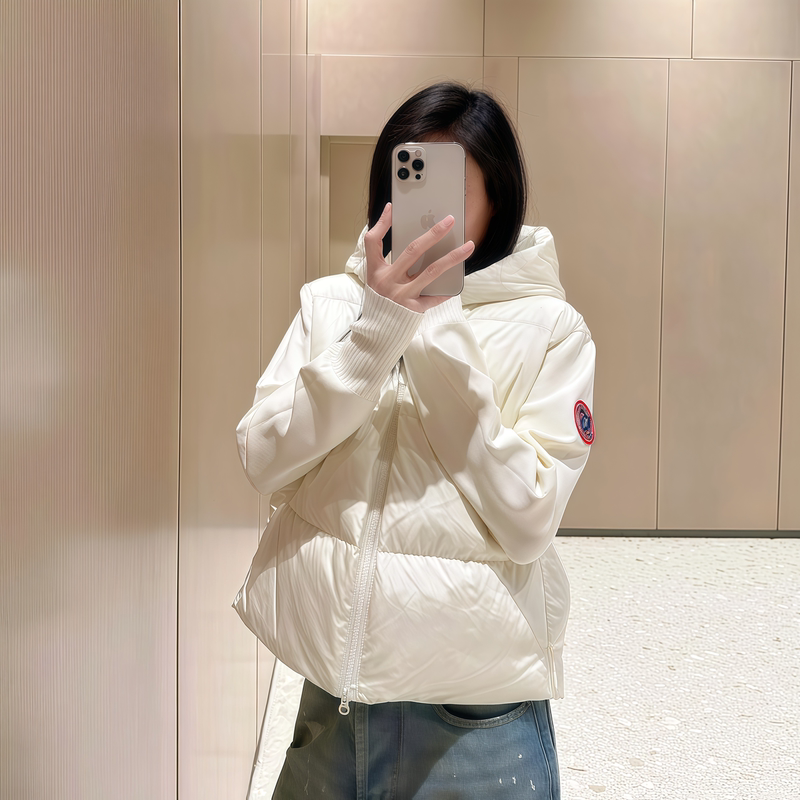 Off-Season New Style down Jacket with Knitted Patchwork, Early Autumn Model, Lightweight and Warm, 90% Down, Hooded, Slimming and Versatile Off-Season New Style down Jacket with Knitted Patchwork, Early Autumn Model, Lightweight and Warm, 90% Down, Hooded, Slimming and Versatile