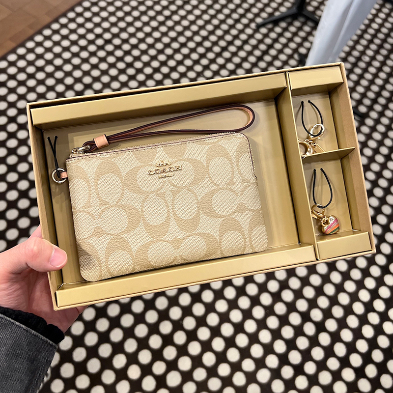 US COACH COACH ladies clutch bag plus two accessories gift box classic limited edition