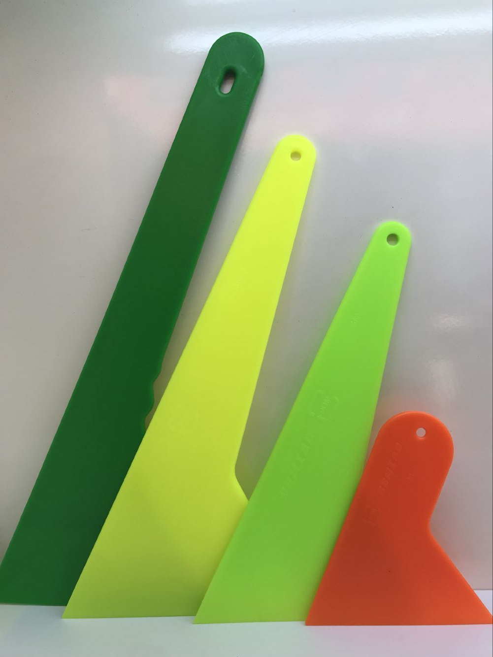 Large and small triangular squeegee glass adhesive film tool neutral scraped hard scraped edges to scrape edge abrasion-resistant scraping